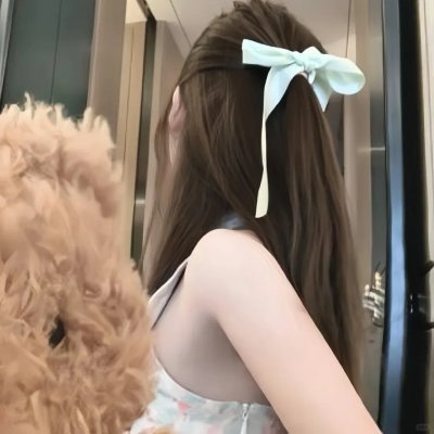 穿条纹衣的男孩